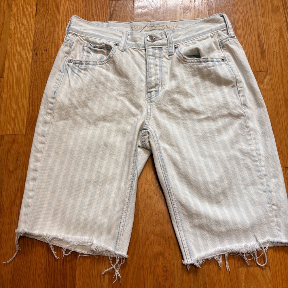 American Eagle Striped White Blue Tomgirl Distressed Bermuda Shorts Women’s Sz 0